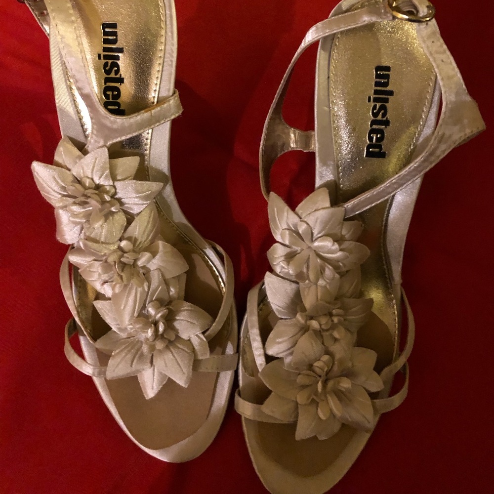 Unlisted flowery heel